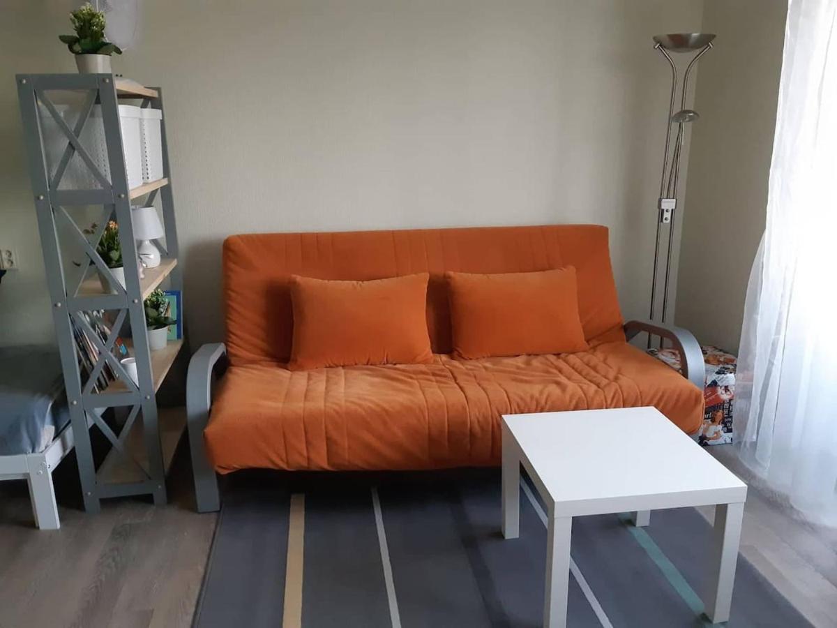 Sunny Apartment 10 Min From The Beach ! Liepaja Luaran gambar